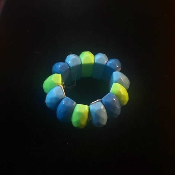 Statement Acrylic Bracelet - Picture 2 of 4